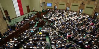 Sejm zarządził referendum. Jak w sprawie uchwały głosowali nasi posłowie?