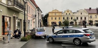 Bochnia. Pijany 33-latek wjechał w solną ławkę przy Rynku