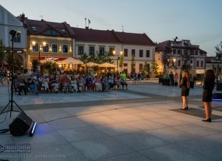 „Koncert pod gwiazdami” na Rynku w Bochni – ZDJĘCIA