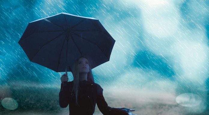 IMGW ostrzega: W czwartek i piątek możliwy silny deszcz z burzami w regionie – ODWOŁANE