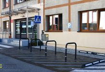 Zamień samochód na rower. Przed starostwem w Bochni zamontowano specjalne stojaki