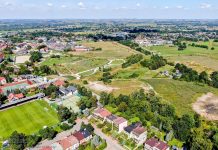 Niepołomice: Boisko sportowe, bieżnia, a wkrótce skatepark. Rusza kolejny etap rewitalizacji błoń