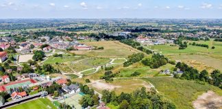 Niepołomice. Trzy firmy chcą budować pumptrack na Błoniach