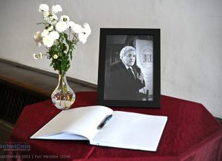 ⚫ Bochnia. W piątek pogrzeb Jana Flaszy. W Muzeum wystawiono Księgę Kondolencyjną