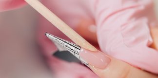 🔸 Jak pracować z akrylożelem do paznokci? Przydatne wskazówki dla początkujących