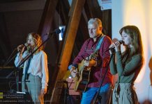 Muzeum. Wernisaż wystawy grafik Stanisława Cholewy i koncert poezji śpiewanej Piotra Poloka – ZDJĘCIA