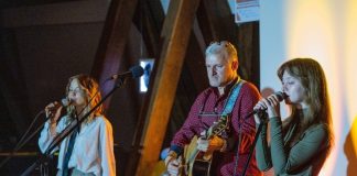 Muzeum. Wernisaż wystawy grafik Stanisława Cholewy i koncert poezji śpiewanej Piotra Poloka – ZDJĘCIA