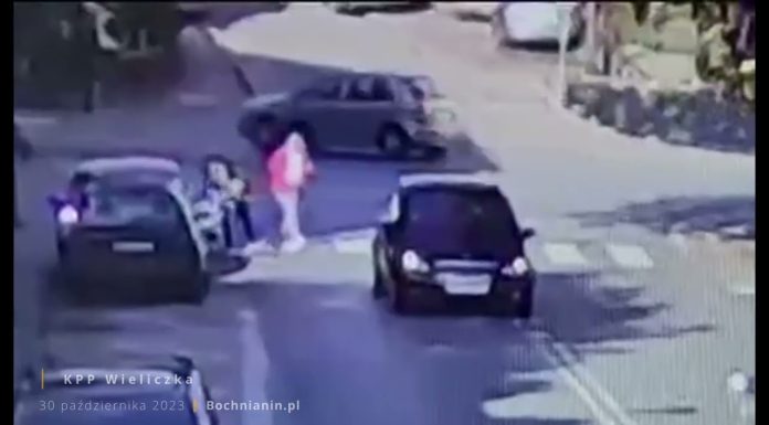 Potrącenie matki z dzieckiem na przejściu dla pieszych w Wieliczce – WIDEO