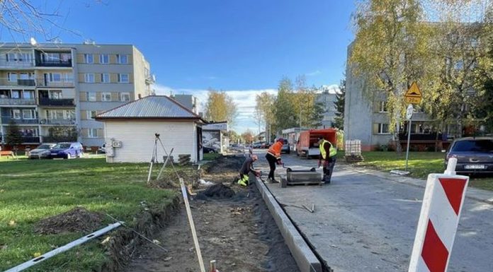 Brzesko. Remonty dróg i chodników na os. Jagiełły. „Nadrabiamy wieloletnie zaniedbania” – ZDJĘCIA