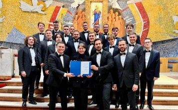 Laury dla Chóru Męskiego Cantores Sancti Nicolai z Bochni na festiwalu w Rumii