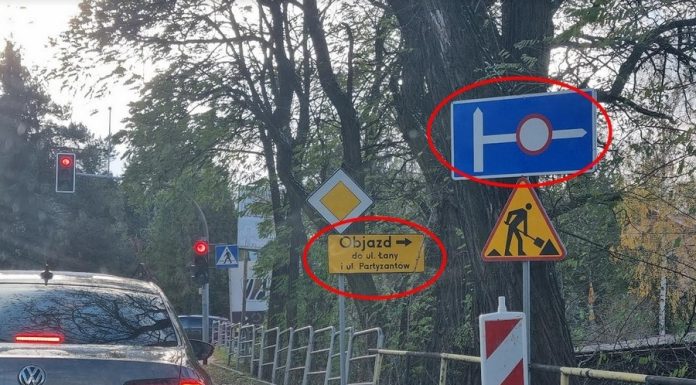 Bochnia. O kuriozalnym oznakowaniu remontu ul. Karosek rozmawiano na sesji Rady Miasta. Jak tłumaczą się urzędnicy?