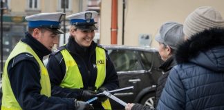 Bądź widoczny po zmroku – wspólna akcja bocheńskiej policji i starostwa powiatowego