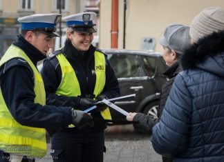 Bądź widoczny po zmroku – wspólna akcja bocheńskiej policji i starostwa powiatowego