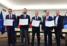 W umowie koalicji jest też o samorządach: „Skończymy z polityką tekturowych czeków”