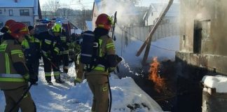 Ewakuacja szkoły w Brzeźnicy. Zapalił się gaz – ZDJĘCIA