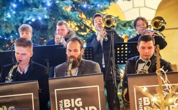 Niepołomice. Świąteczne spotkanie mieszkańców na Zamku. Wystąpił też Big Band Bochnia – ZDJĘCIA