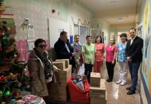Przedstawiciele PO przynieśli prezenty na oddział dziecięcy szpitala w Bochni