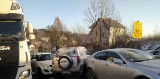 Karambol w Rozdzielu. Na drodze lód! – ZDJĘCIA