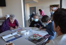 Bochnia. Świąteczne kartki od dzieci z SOSW dla pacjentów ZOL – ZDJĘCIA