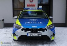 Policjanci ze Szczurowej otrzymali nowy radiowóz