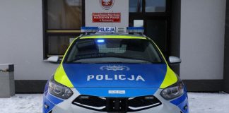 Policjanci ze Szczurowej otrzymali nowy radiowóz