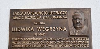 Ludwik Węgrzyn patronem Zakładu Opiekuńczo-Leczniczego w Bochni. Odsłonięto tablicę – ZDJĘCIA