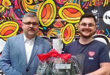 Bochnia. Starosta przekazał prezent dla sztabu WOŚP – WIDEO