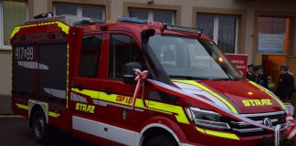 Nowy samochód ratowniczo-gaśniczy dla OSP Łęki – ZDJĘCIA