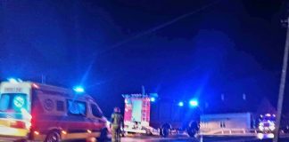 Nocny wypadek w Proszówkach, kierowca ciężko ranny