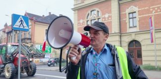 🔴 Protestujący rolnicy wjechali do centrum Bochni. Zostawili wiadomość dla wójta – WIDEO
