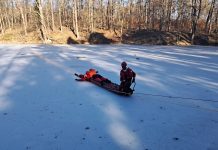 Bochnia. Strażacy przeprowadzili ćwiczenia na lodzie – ZDJĘCIA