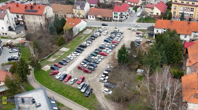 Radny Jan Balicki wskazuje jak zwiększyć liczbę miejsc parkingowych na „ruskim rynku”