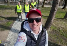 Tysiące krokusów na Plantach. Spacer z radnymi po remontowanym Parku – WIDEO