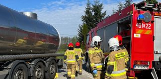Borek. Zderzenie motocykla z ciężarówką. 17-latka trafiła do szpitala – ZDJĘCIA