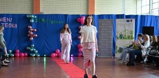 Finał ekologicznej akcji w I LO. Pokaz mody STAYfashion – ZDJĘCIA