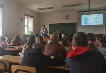 Młodzież I LO i ZS nr 3 wysłuchała prezentacji o roli rzecznika finansowego