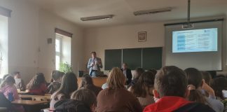 Młodzież I LO i ZS nr 3 wysłuchała prezentacji o roli rzecznika finansowego