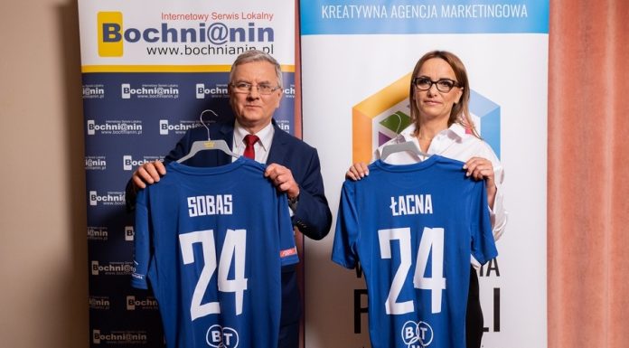 Debata. Kandydaci otrzymali koszulki BSF. „Niech przypominają, że sport jest częścią życia miasta”