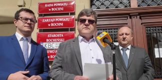 Bochnia. Chcą wyjaśnień: czy to radny powiatowy został złapany na jeździe po pijanemu? – WIDEO
