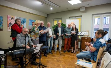 Biblioteka. Poezja i satyra Zbigniewa Pikuły – ZDJĘCIA