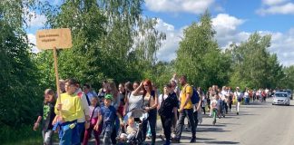 Niegowić-Łapanów. Ok. 600 pielgrzymów wzięło udział w rajdzie szlakiem papieskim – ZDJĘCIA
