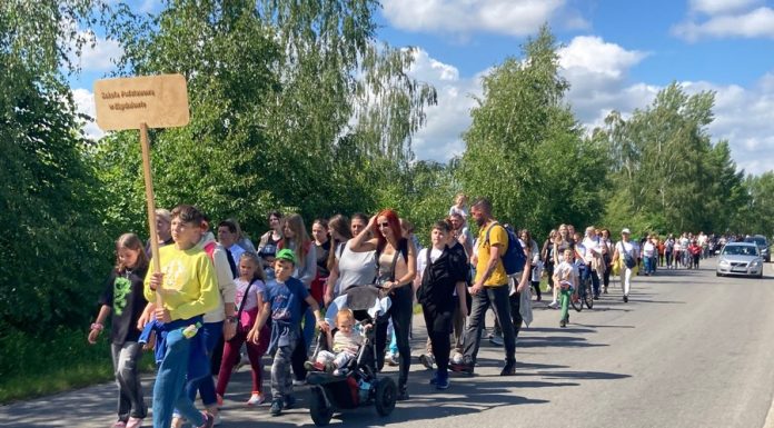Niegowić-Łapanów. Ok. 600 pielgrzymów wzięło udział w rajdzie szlakiem papieskim – ZDJĘCIA