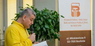 Biblioteka w Bochni. Spotkanie z Robertem Brzezińskim – ZDJĘCIA