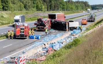 🔴📸🎞 Ciężarówka przewróciła się i zablokowała A4 między Bochnią a Brzeskiem – ZDJĘCIA, WIDEO