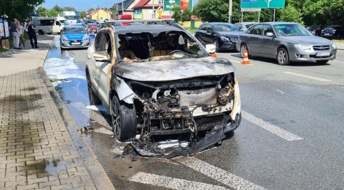 Pożar samochodu na DK75 w Brzesku