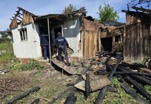 Gdów. Założyli się o podpalenie pustostanu