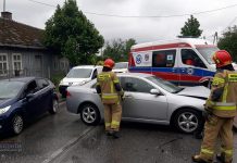 Wypadek w Krzeczowie. Dwie osoby poszkodowane