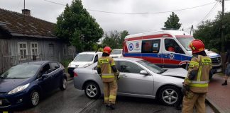 Wypadek w Krzeczowie. Dwie osoby poszkodowane