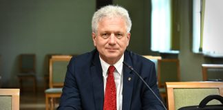 Bochnia. Radny Kosturkiewicz broni się uchwałą RIO. Zastępca burmistrza: „Jestem wielkim fanem pana paraboli”