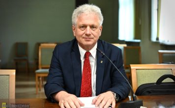 Bochnia. Radny Kosturkiewicz broni się uchwałą RIO. Zastępca burmistrza: „Jestem wielkim fanem pana paraboli”